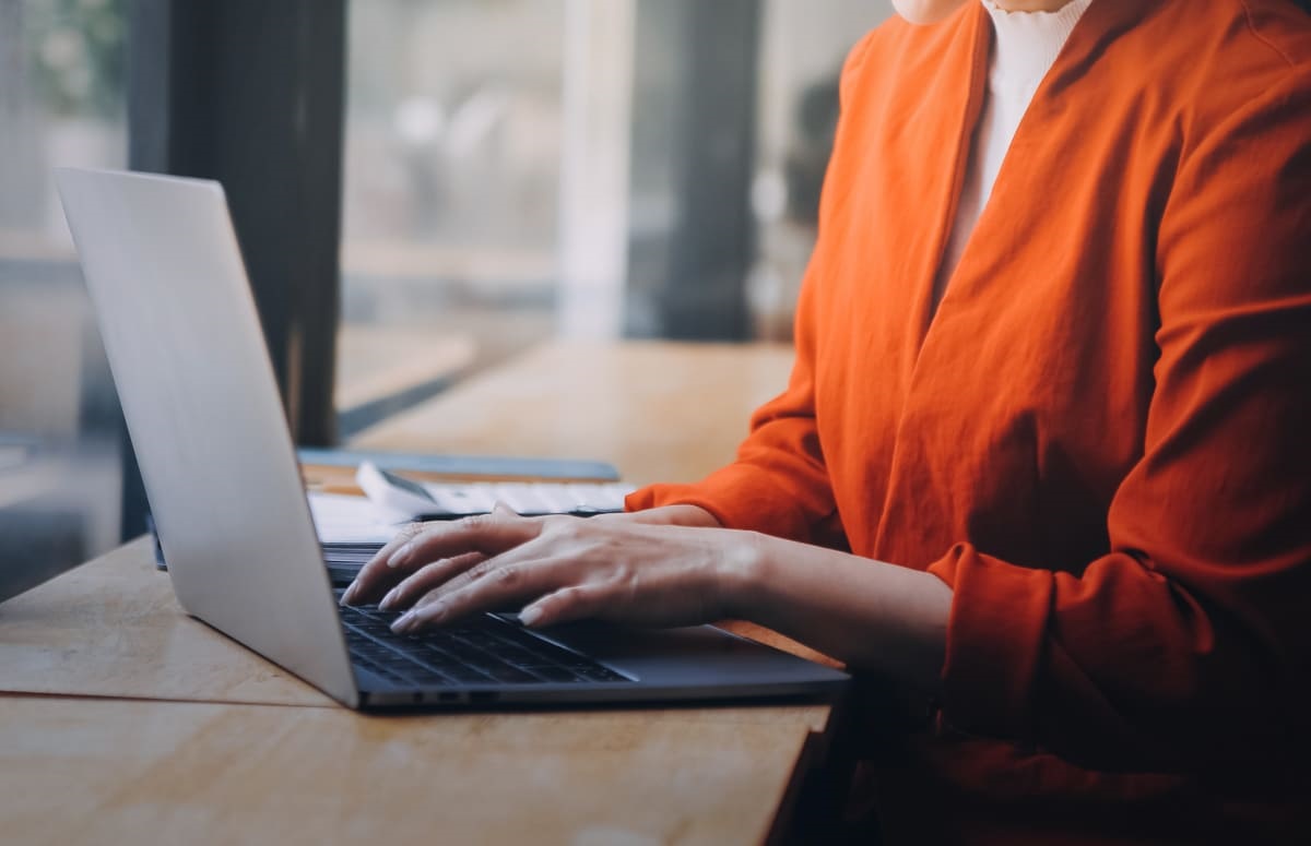 Сколько времени проводят сотрудники в соцсетях, мессенджерах, веб-серфинге?